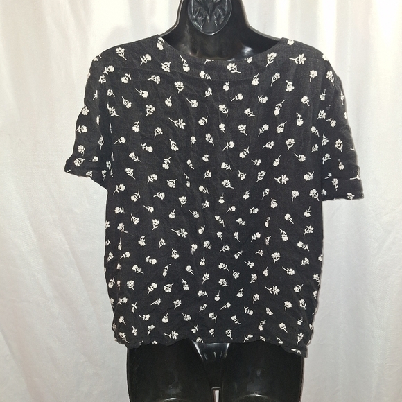 So large floral blouse button-down ties at waist - Picture 6 of 7